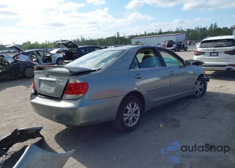2005 Toyota Camry Le z USA, uszkodzony, nr VIN 4T1BF32K15U614073